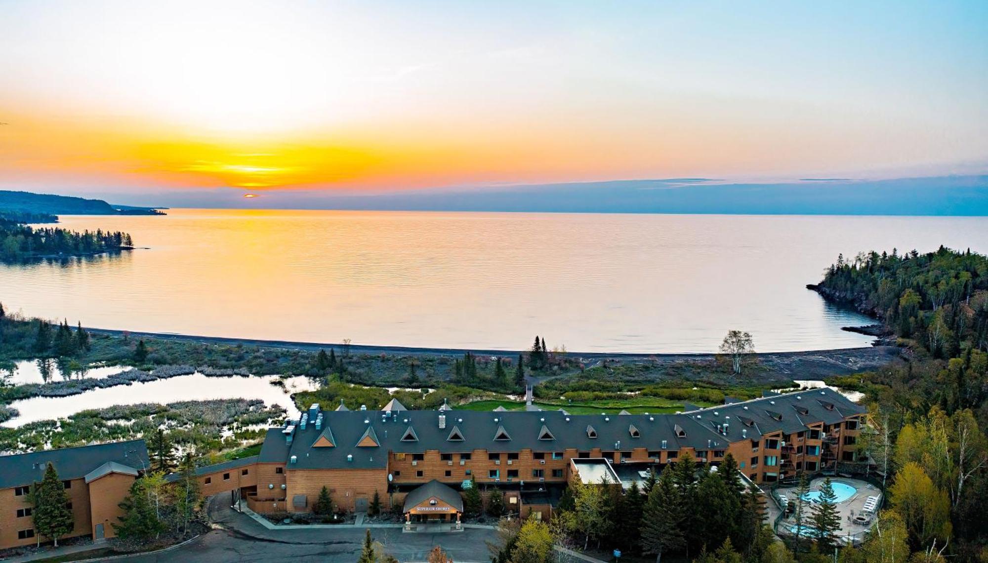 Superior Shores Resort Two Harbors Bagian luar foto