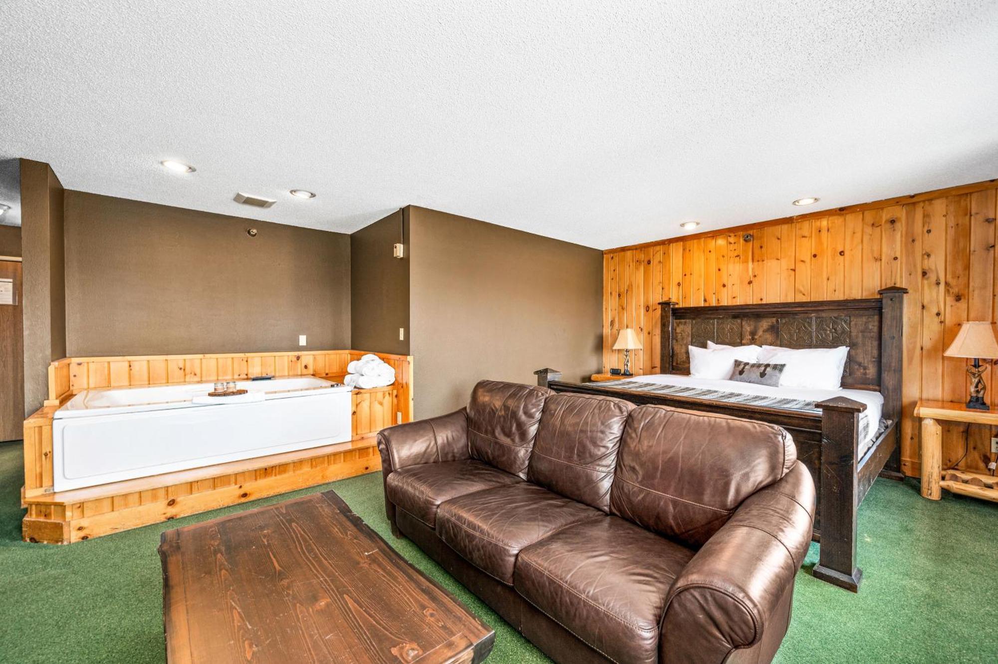 Superior Shores Resort Two Harbors Bagian luar foto