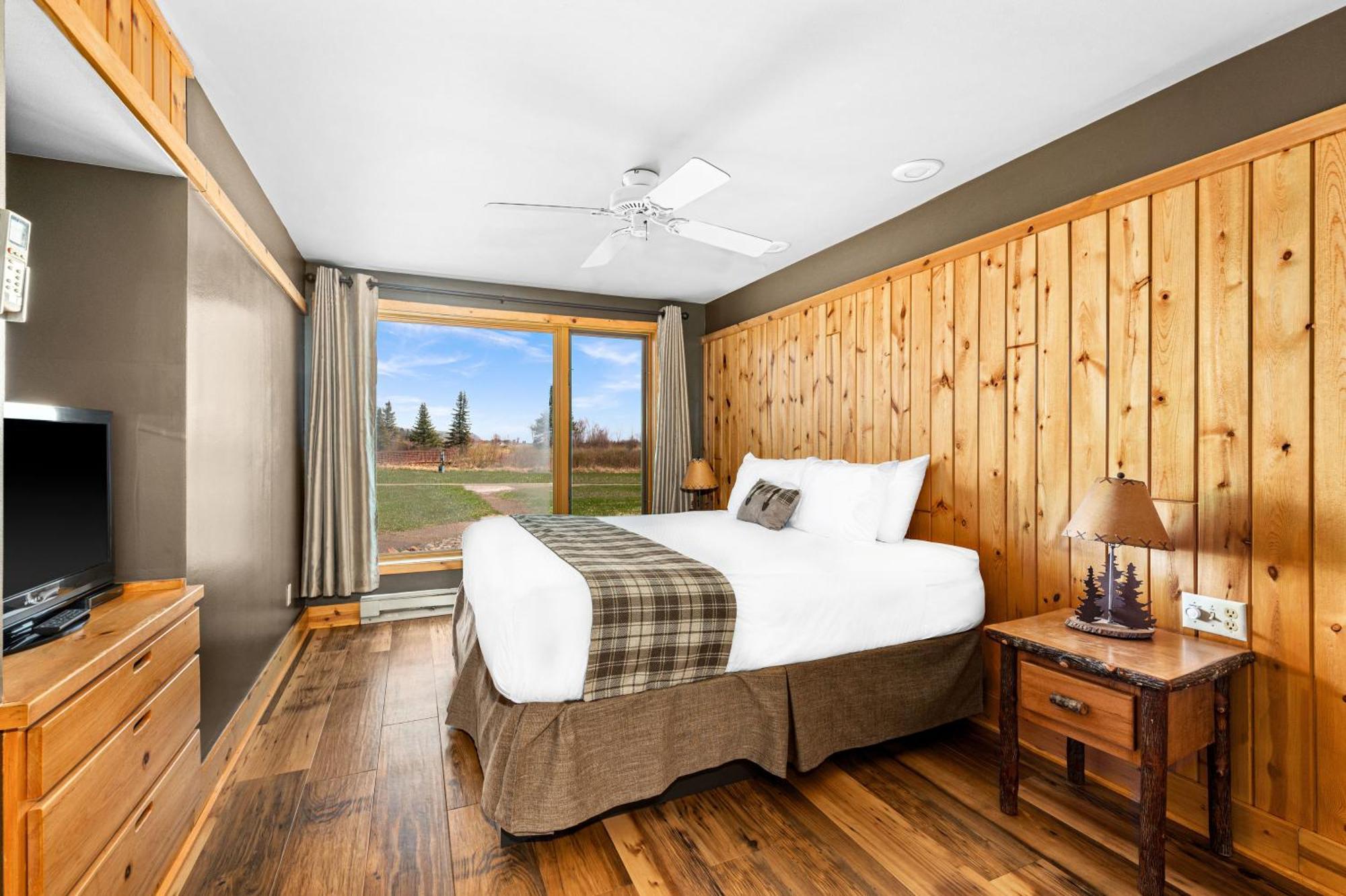 Superior Shores Resort Two Harbors Bagian luar foto