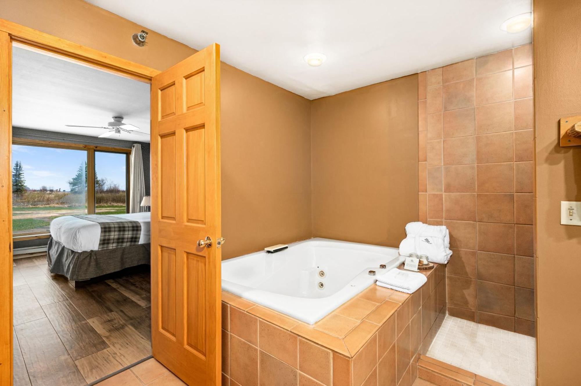 Superior Shores Resort Two Harbors Bagian luar foto