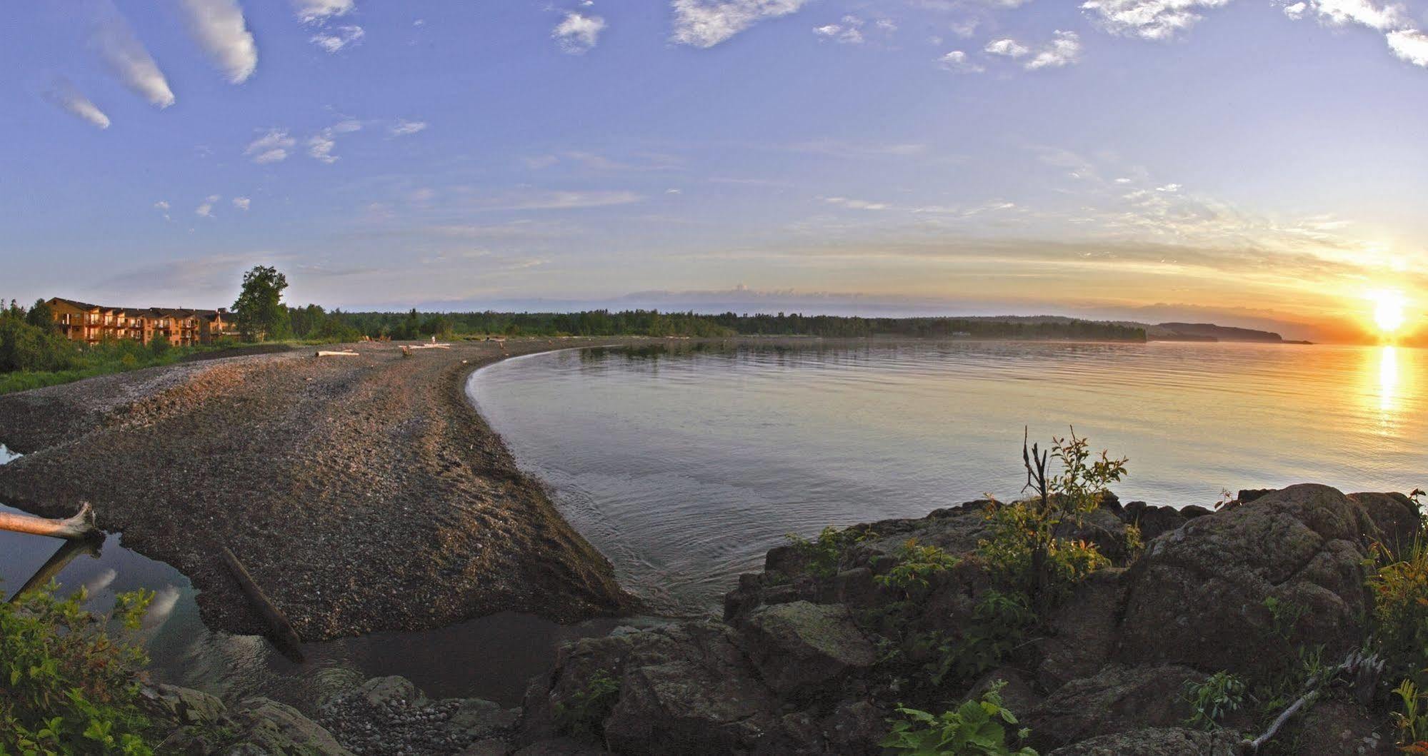 Superior Shores Resort Two Harbors Bagian luar foto